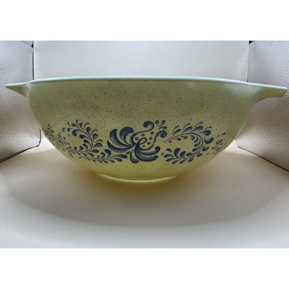Vintage Pyrex Homestead Cinderella Mixing Bowls 441, 444 Tan Blue 2 Bowls- CLEAN - Picture 2 of 10